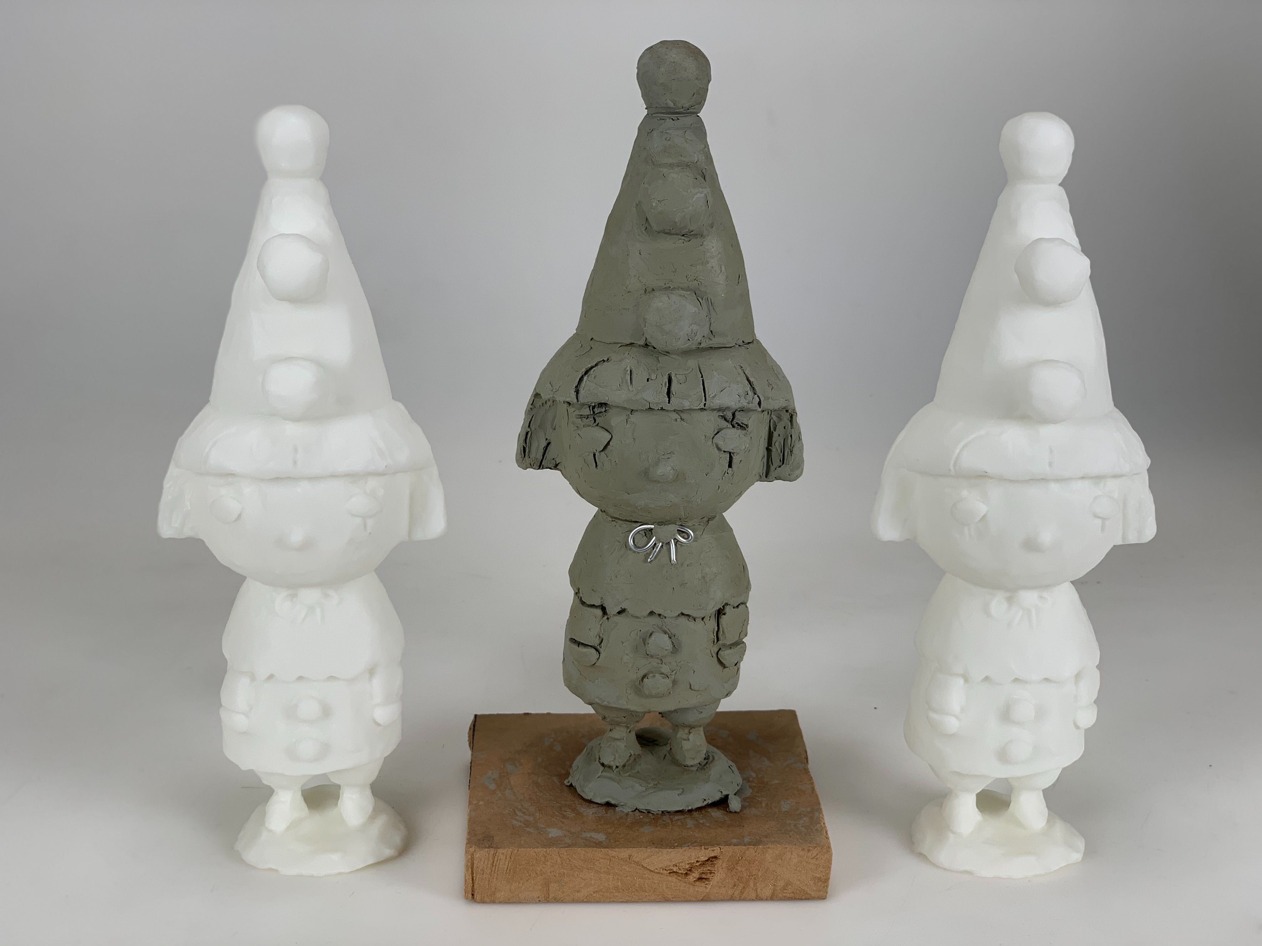 clay sculpture with 3d printed copies made using 3d scanning